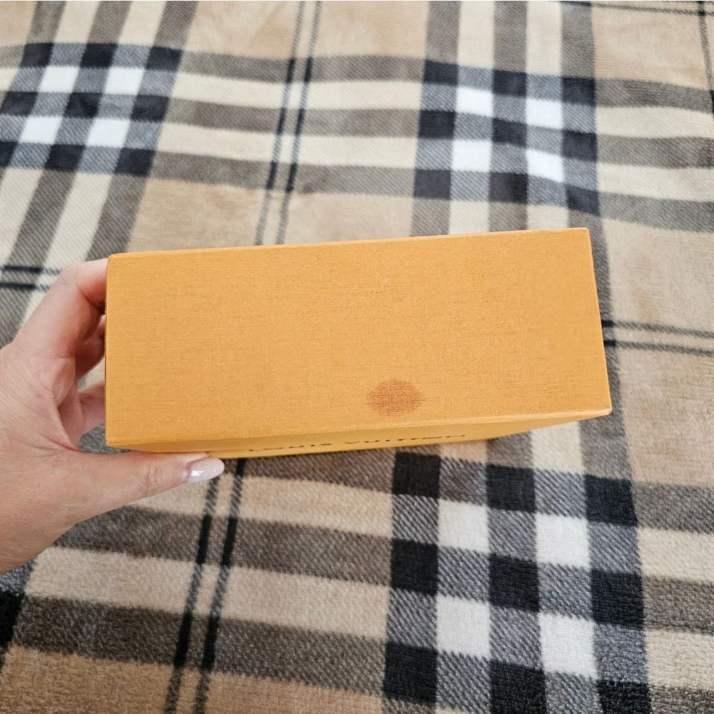 Louis Vuitton Gift Box with Ribbon - Picture 4 of 6